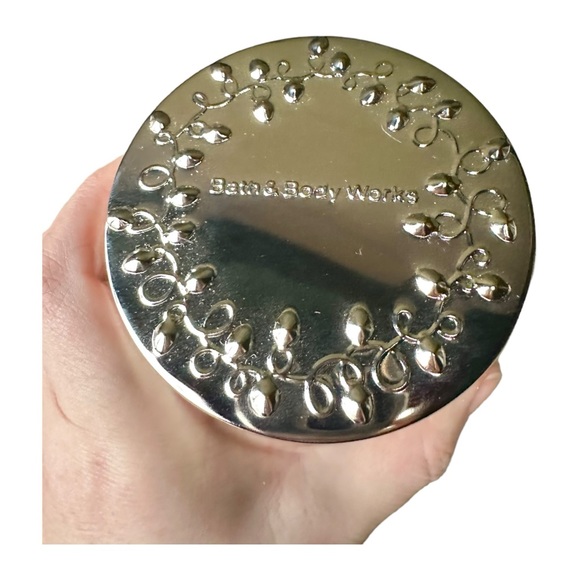 Bath & Body Works "Merry Cookie" Three Wick Candle Sugar Cookie Vanilla 14.5 oz - Picture 2 of 4